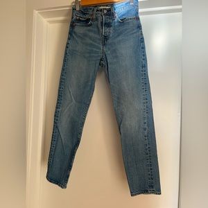 Levi’s wedgie straight fit cropped blue jeans, size 25